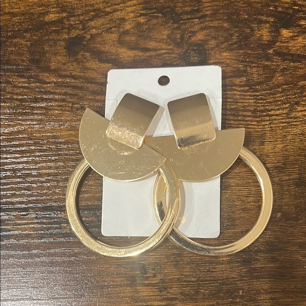 Elegant Gold Hoop Earrings